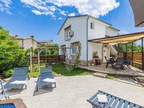 Outdoor dining - Stunning private villa for 6 people with private pool, A/C, WIFI, TV, terrace and pets allowed (Pazin)