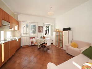 Living area - Lovely apartment for 4 people with WIFI and balcony (Porto Valtravaglia)