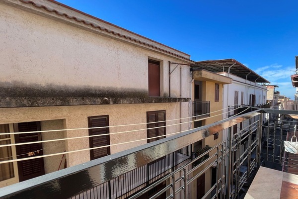 Himmel, Pflanze, Gebäude, Fenster, Baum, Schwimmbad, Haus, Wohngebiet, Freizeit, Urban Design