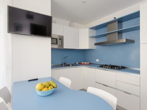 Microwave, dishwasher, high chair - Lovely apartment for 4 people with A/C, WIFI, TV, balcony and pets allowed (Lignano Sabbiadoro)