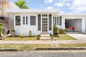 Exterior - Contemporary Family-Sized Retreat: Minutes from Airport & Beaches (Carolina)