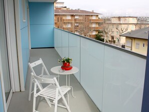 Property grounds - Lovely apartment for 4 people with WIFI, A/C, TV, balcony and pets allowed (Lignano Sabbiadoro)