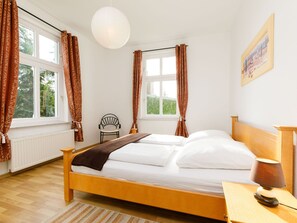 1 bedroom, travel crib, free WiFi