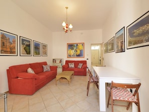 TV - Beautiful private villa for 8 people with A/C, private pool, WIFI, TV, patio and pets allowed (Floridia)