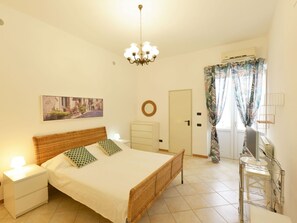 4 bedrooms, iron/ironing board, travel cot, free WiFi