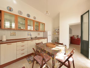 Dining - Beautiful private villa for 8 people with A/C, private pool, WIFI, TV, patio and pets allowed (Floridia)