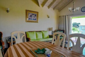 Apartamento, 3 quartos, sacada, vista para o jardim | Opções para refeição