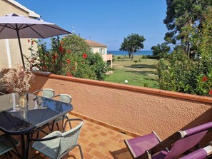 Outdoor dining - Beautiful apartment for 2 people with WIFI, A/C, terrace and pets allowed (Figareto)