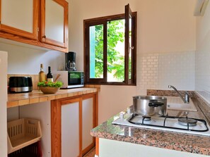 Mikroaaltouuni, uuni, syöttötuoli