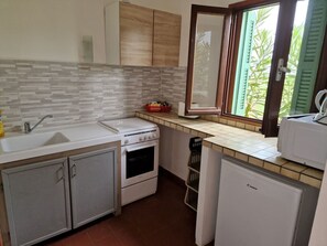 微波爐、焗爐、高腳椅