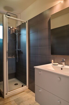 Towels - Beautiful apartment for 2 people with WIFI, A/C, terrace and pets allowed (Figareto)