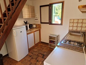 Micro-ondes, four, chaise haute