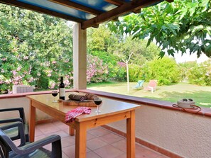 屋外ダイニングエリア