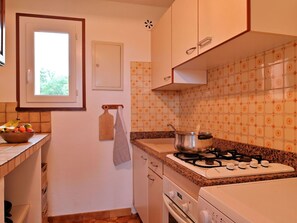 Micro-ondes, four, chaise haute