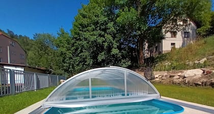 Hermoso apartamento para 6 personas con piscina, WIFI, TV, patio y aparcamiento
