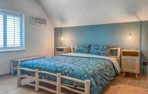 4 bedrooms, travel cot, free WiFi, bed sheets