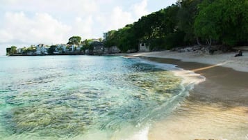 Apartment, 3 Bedrooms, Balcony, Garden View | Beach