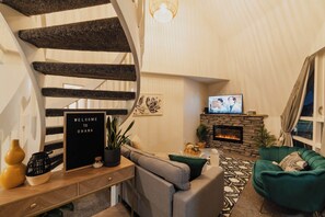 Interior - Comfortable 2BR w/ Hot Tub | Close to Airport (Christchurch)