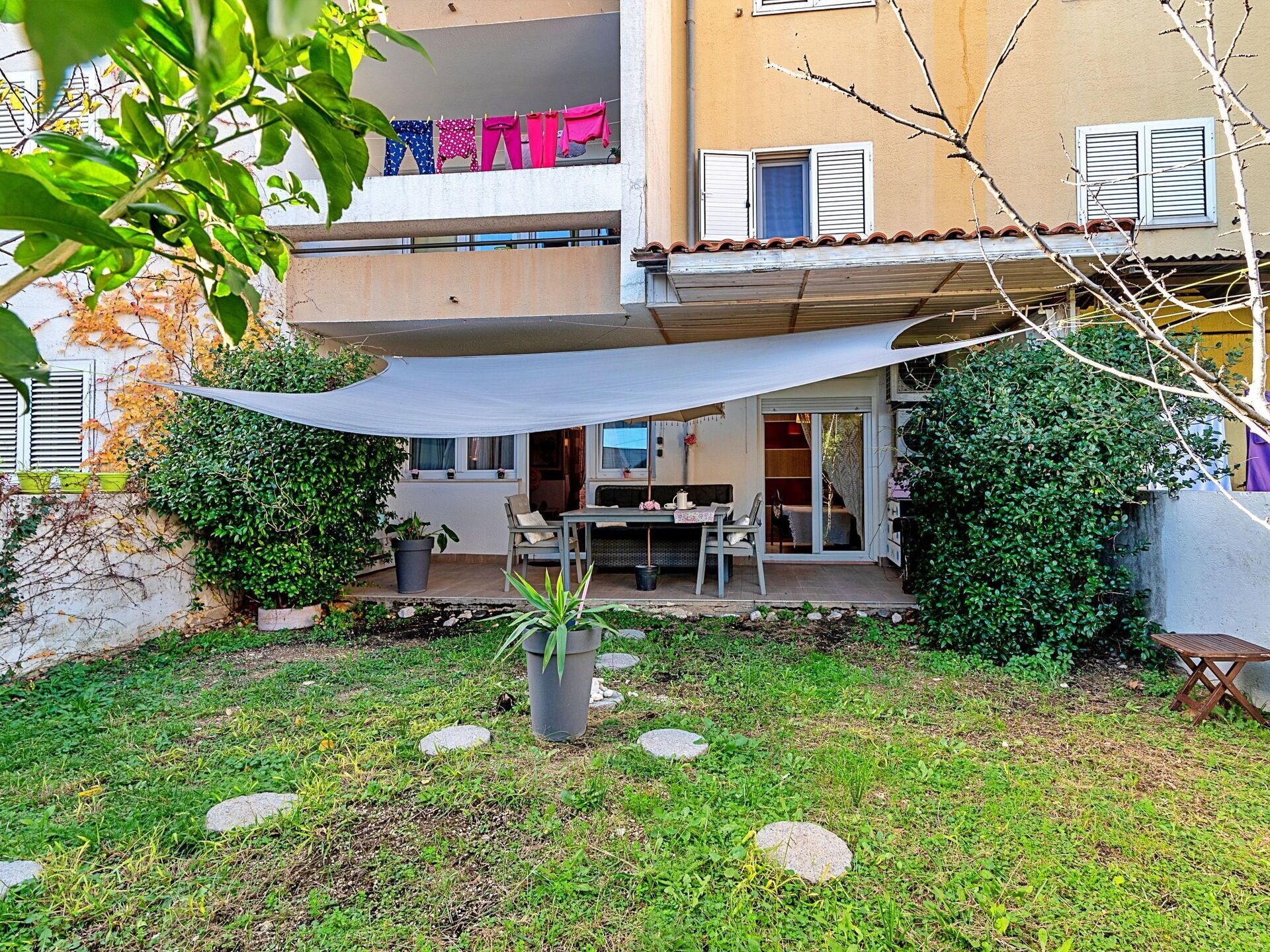 Bâtiment, Plante, Fenêtre, Végétation, Design Urbain, Maison, Herbe, Loisir, Zone Résidentielle, Immobilier