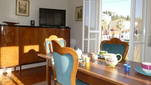 Dining - Nice apartment for 5 guests with WIFI, TV and balcony (Bordighera)