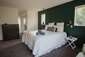 5 habitaciones, tabla de planchar con plancha, wifi y ropa de cama 