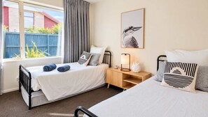 Room - Christchurch | Sleeps 12 | Hot Tub + Sauna (Christchurch)