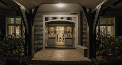 Bel Air Mansion - Sleeps 12 Villa