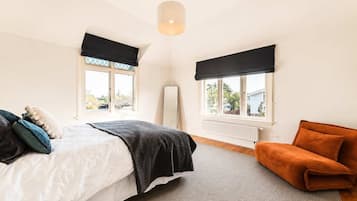 6 bedrooms, iron/ironing board, WiFi, bed sheets