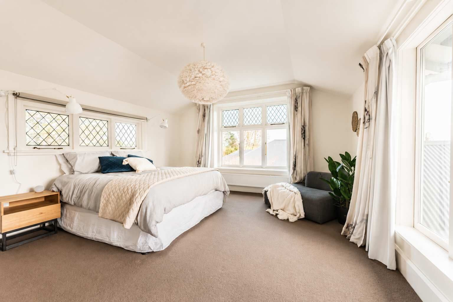 6 bedrooms, iron/ironing board, WiFi, bed sheets