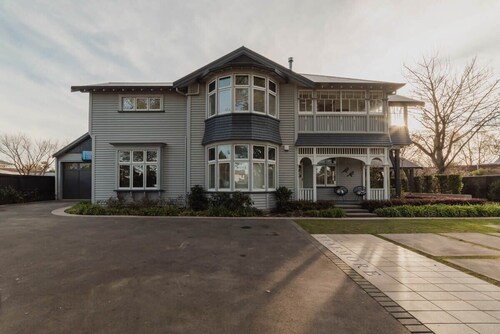 Bel Air Mansion - Sleeps 12 Villa