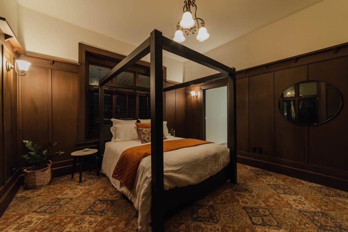 6 quartos, ferros/tábuas de passar roupa, Wi-Fi, roupa de cama