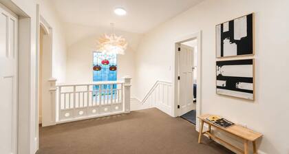 Bel Air Mansion | 6BR | Sleeps 12 | Near CBD