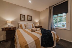 3 bedrooms, iron/ironing board, WiFi, bed sheets