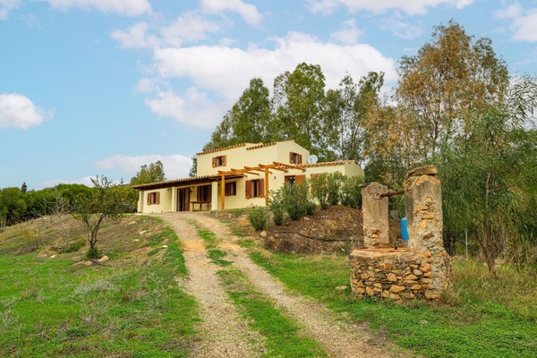 Himmel, Gebäude, Eigentum, Pflanze, Wolke, Die Architektur, Fenster, Baum, Urban Design, Steigung
