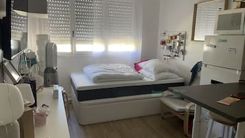 WiFi, bed sheets