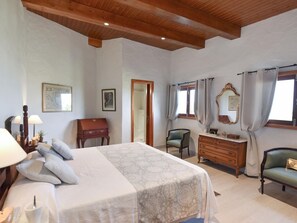 3 bedrooms, travel crib, free WiFi