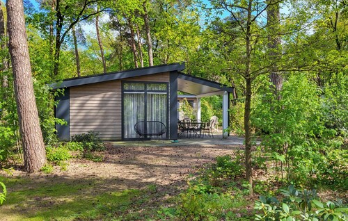 Schöner (statischer) Wohnwagen in.