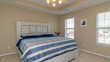 4 bedrooms, iron/ironing board, free WiFi, bed sheets