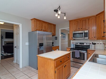 King Bed Near Lake Willastein Park