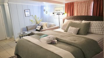 2 bedrooms, desk, iron/ironing board, WiFi