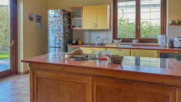 KĂŒhlschrank, Herdplatte, GeschirrspĂŒler