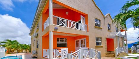 المنشأة من الخارج