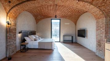 5 bedrooms, travel crib, free WiFi