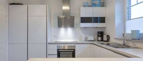 Oven, dishwasher, high chair