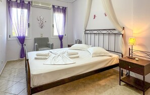 3 室のベッドルーム、旅行用ベビーベッド、WiFi (無料)、ベッドシーツ