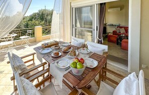 Outdoor dining - 3 bedroom gorgeous home in Koroni (Koroni)