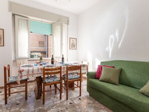 Dining - Nice apartment for 6 people with WIFI, TV and patio (Follonica)