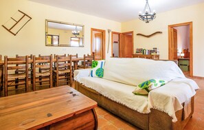 TV, tavolo da calcetto, tavolo da ping pong