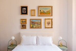 3 habitaciones, tabla de planchar con plancha, wifi y ropa de cama