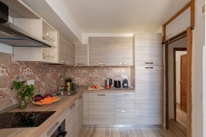 Geladeira, fogão, cooktop, lava-louças